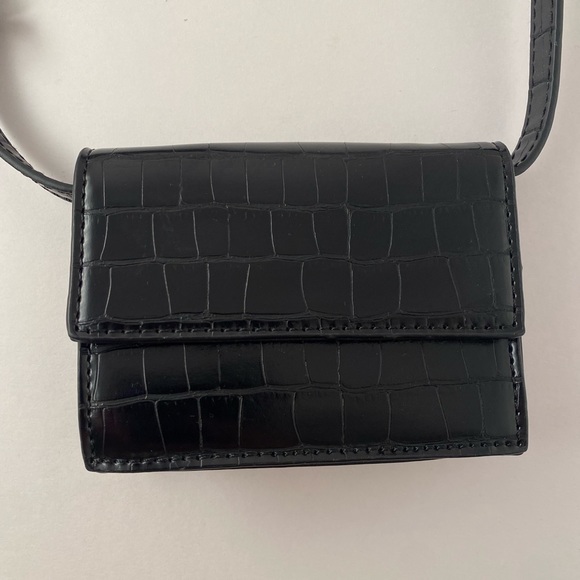 Alice in the Eve Australia - Mini black croco cross body purse - Picture 4 of 9